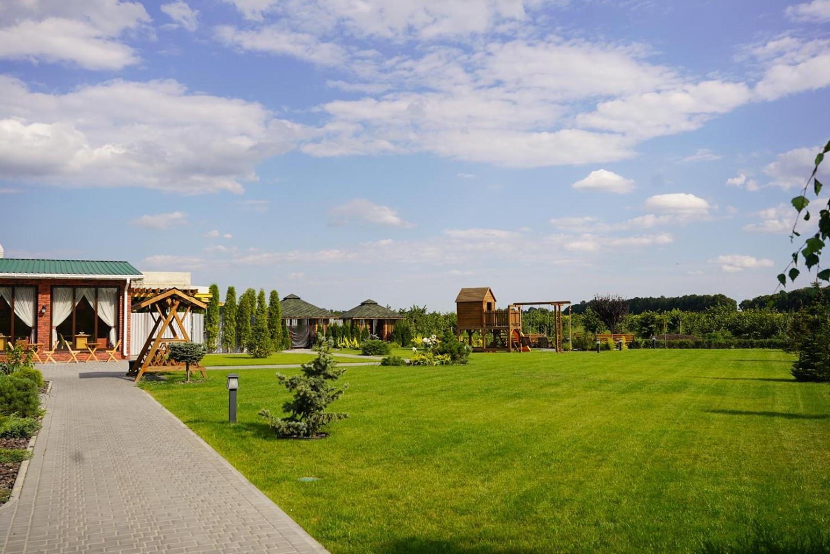 The Village Wine Chernyakhov Exterior photo