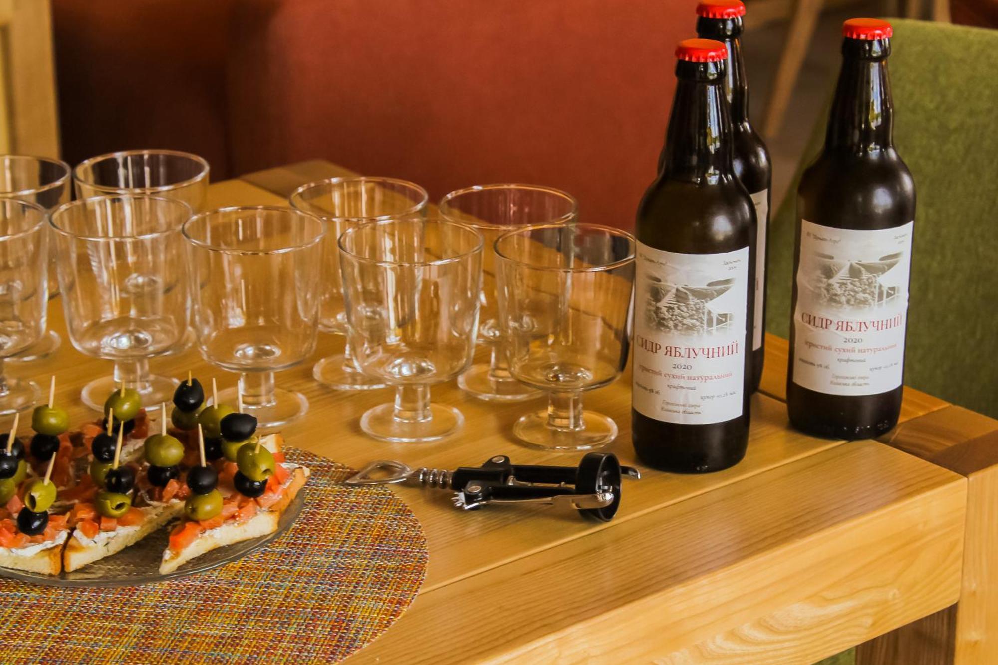 The Village Wine Chernyakhov Exterior photo